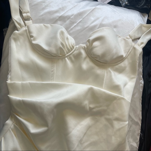 HOUSE OF CB OMARIA DRESS - Picture 5 of 8